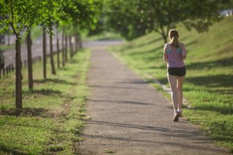 【月齢ダイエット】2月11日「獅子座の満月」は血流をサラサラに！背中のエクササイズも◎