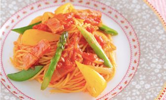 【旬菜】新玉ねぎやアスパラなど。紫外線対策にも役立つ「春野菜のトマトパスタ」