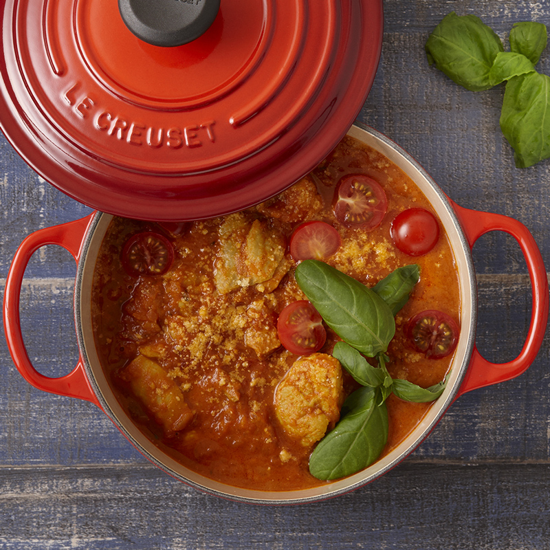 lecreuset_redcurry01