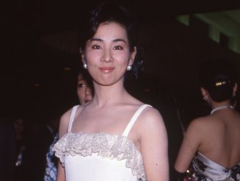 吉永小百合は自作の白ドレス、松坂慶子は大胆な花柄…懐かしの秘蔵写真を公開！