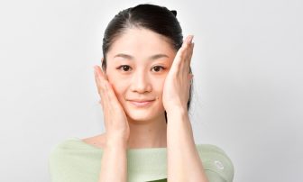 ”掌”で顔のバランスを調整！小顔を叶える【顔タイチ】