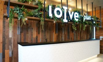 テラスやプロジェクションマッピングが楽しい新ヨガスタジオ「LOIVE-plus-」がオープン！