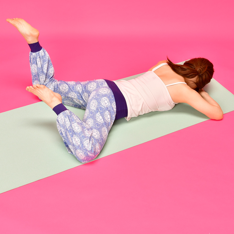 1分でできる！【骨盤調整エクサ】骨盤の開閉力が上がる「うつ伏せで