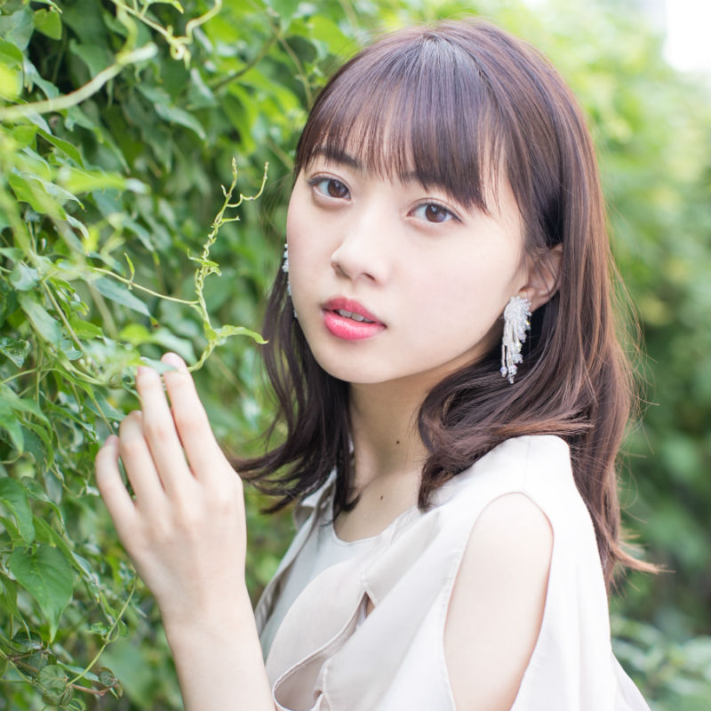 元AKB木崎ゆりあさんはヒールをやめてスニーカーでたっぷり歩く！【美