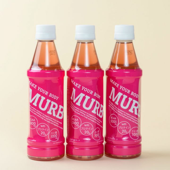 ピンク色のパッケージに入った女性向けプロテインドリンク「MURB（マーブ）」