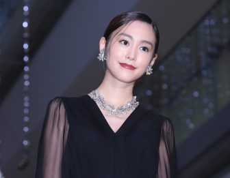 “旬女”4人が登場！桐谷美玲は胸元開いたセクシードレス姿を披露【ファッションチェック】