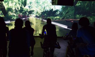 VRサイクルで仮想世界を自転車旅行！絶景を楽しめる未来型トレーニング【体験レポ】