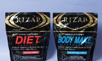 RIZAP（ライザップ） プロテイン』シリーズに新商品2種登場！炭をインした真っ黒なプロテインを【実食レポ】 (1/1)| 女性セブンプラス