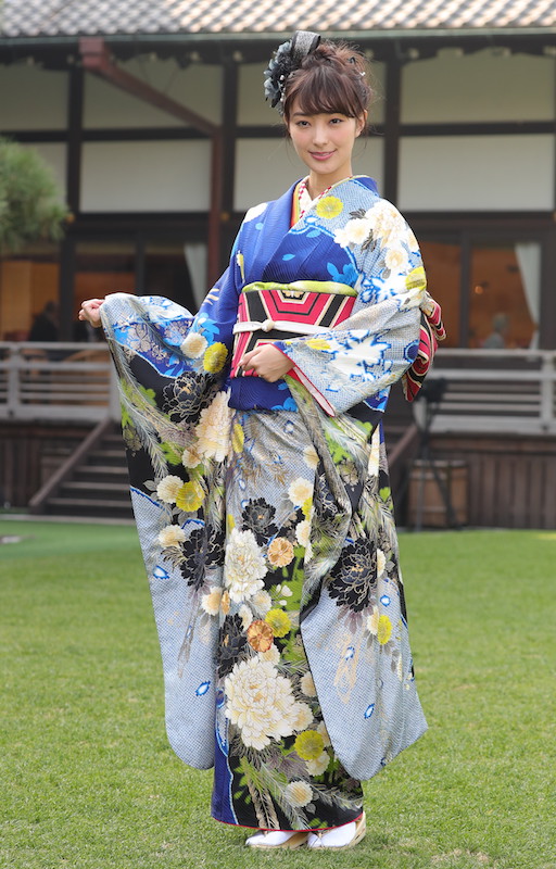 着物姿の宮本茉由