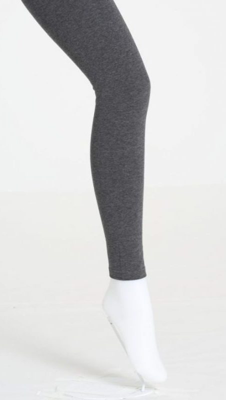 グレーのレギンスを着用したマネキンの脚