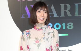 松岡茉優は花柄ワンピをエレガントに！2018年、注目の美女が競演【ファッションチェック】