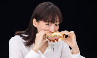 綾瀬はるかが美の秘訣を告白！食事の回数を減らすより「運動してなるべく無駄なものを食べない」