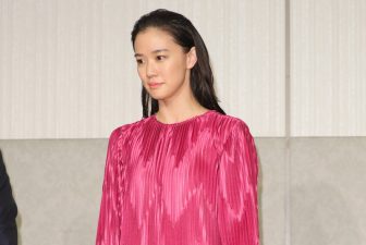 蒼井優はピンクのド派手ワンピで登場！注目女優4人の【ファッションチェック】