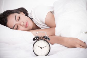 睡眠ゴールデンタイムの真実｜成長ホルモンが分泌される説への見解を医師が語る