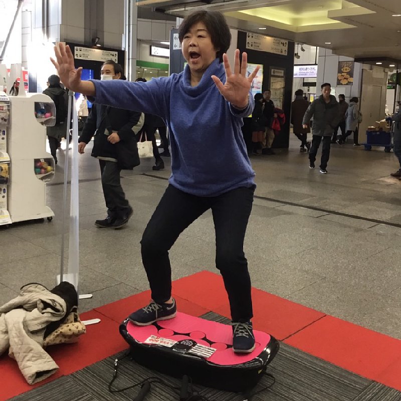 61歳オバ記者、高校生に混じって3日間のタグ付けバイトに挑戦