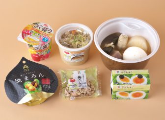 【美のプロが愛するコンビニ飯】”低カロリー・高たんぱく”を意識した「もち麦おにぎり」「焼き栗…