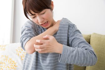 乾燥肌解消にはこの6つの方法！保湿クリームの選び方も丸わかり