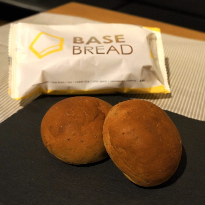 BASE BREADのパッケージと中身