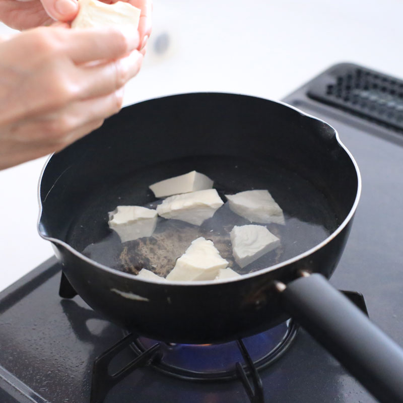 鍋に入れた豆腐