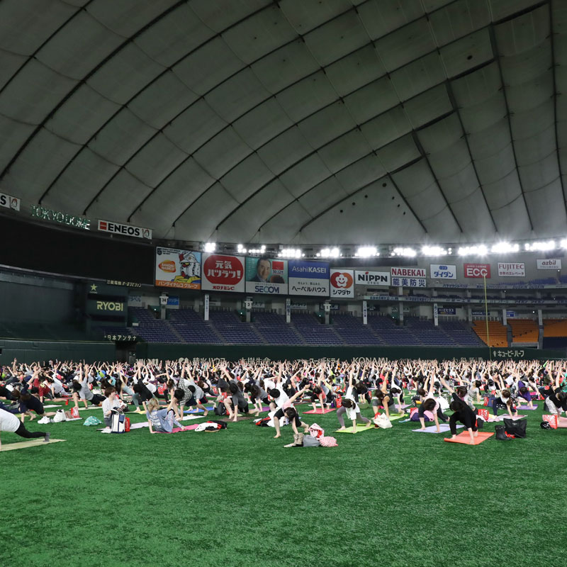 東京ドームで行われた『JEXER TOKYO DOME NIGHT YOGA 2019』の「POP Pilates（ポップピラティス）」