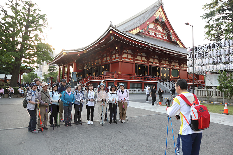 浅草寺で記念撮影