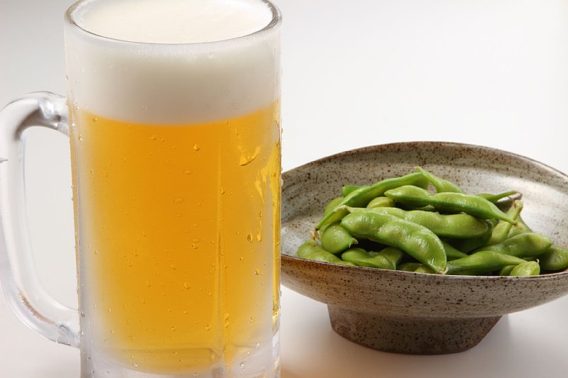 ビールと枝豆の写真