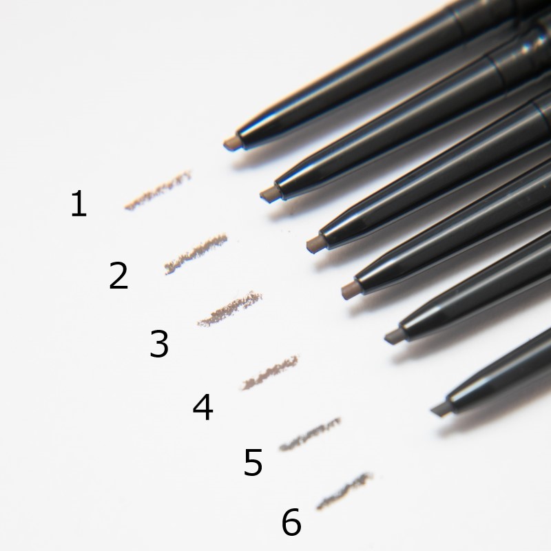 『UR GLAM SLIM SKETCH EYEBROW PENCIL（ユーアーグラム スリム スケッチ アイブロウペンシル）』（全6色）【1】『01 ライトブラウン』【2】『02 アッシュブラウン』【3】『03 ナチュラルブラウン』【4】『04 バーガンディブラウン』【5】『05 ダークブラウン』【6】『06 ブラック』