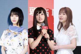 橋本環奈、指原莉乃ら4人が「白」VS「柄」のコーデ対決!?【ファッションチェック】