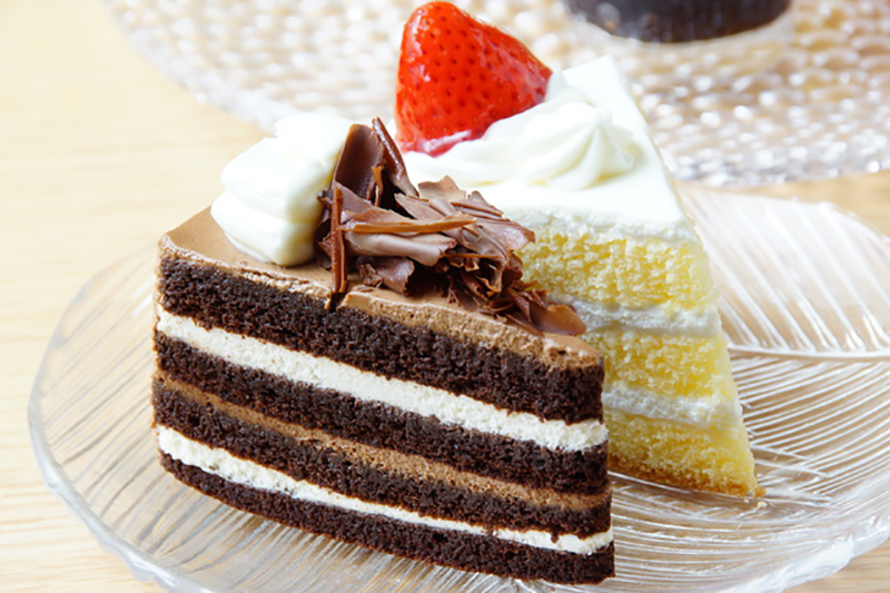 ショートケーキとチョコレートケーキ