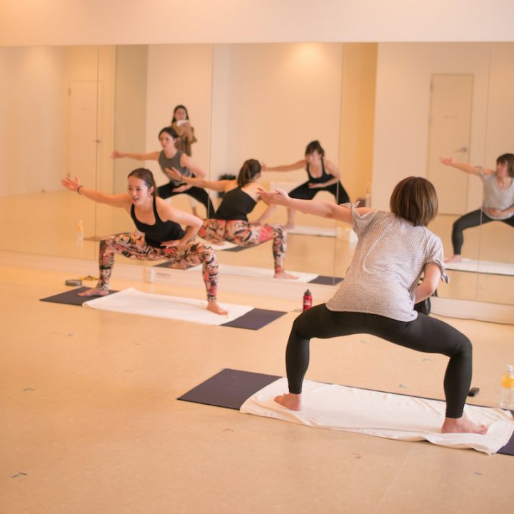 「ホットヨガスタジオ ロイブプラス」の「SUMO YOGA」プログラム