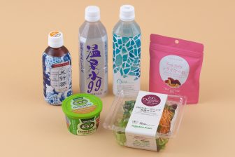 【美のプロが愛するコンビニ飯】“温泉水”や有機サラダ、無添加スナックなど6品で美活！