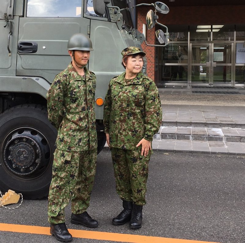 オバ記者と自衛官