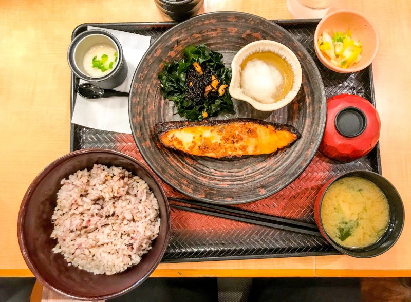 沖目鯛の醤油麹漬け炭火焼き定食