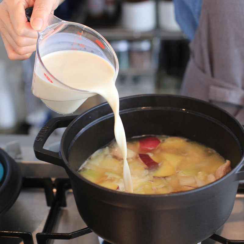 さつまいものクリームジンジャーSOUPを作っているところ