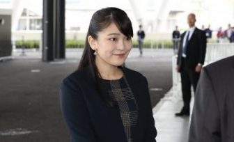 眞子さま、トラッドチェックワンピで”大人レディ”コーデ