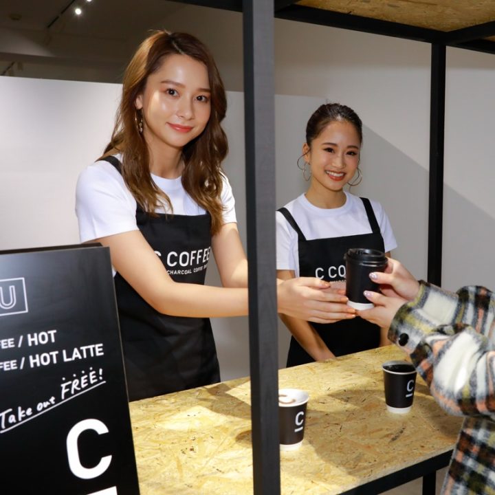 『C COFFEE』発表会に登場したNikiと田辺莉咲子