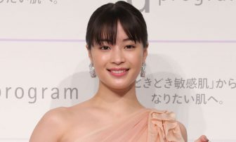 広瀬すず、美肌の秘密を公開！化粧水を塗るときに意識する2つのこと