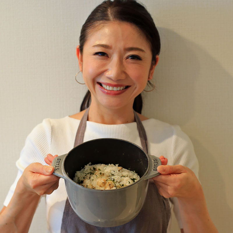 「あさりとあおさ海苔の炊き込みご飯」を持つ市橋有里