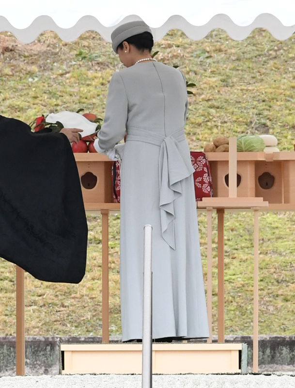 明治天皇の陵をご参拝（11月28日、Ph／JMPA）