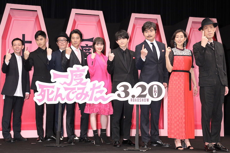 浜崎慎治監督、松田翔太、リリー・フランキー、堤真一、広瀬すず、吉沢、小澤征悦、木村多江、嶋田久作（左から）