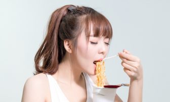 巣ごもり1人飯に！糖質オフ＆減塩カップ麺まとめ｜どん兵衛やCoCo壱監修ラーメンも登場