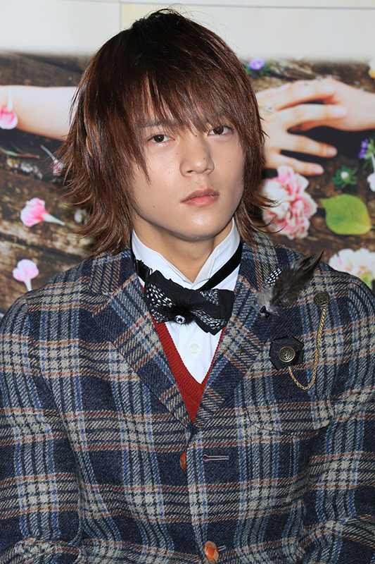 ヘアスタイルにも遊び心が