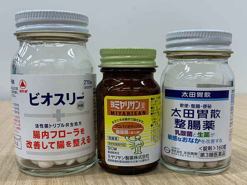 薬局で販売されている酪酸菌の入った整腸剤が３種類並んでいる