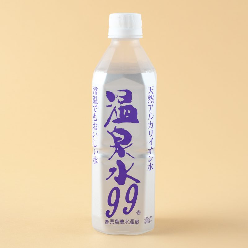 『温泉水99 500ml』（エスオーシー）165円（税抜・編集部調べ）