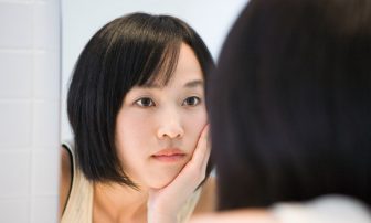 1日1分で顔のむくみがとれる小顔体操を紹介｜美容整形師が教える整形なしで顔を変えるメソッド