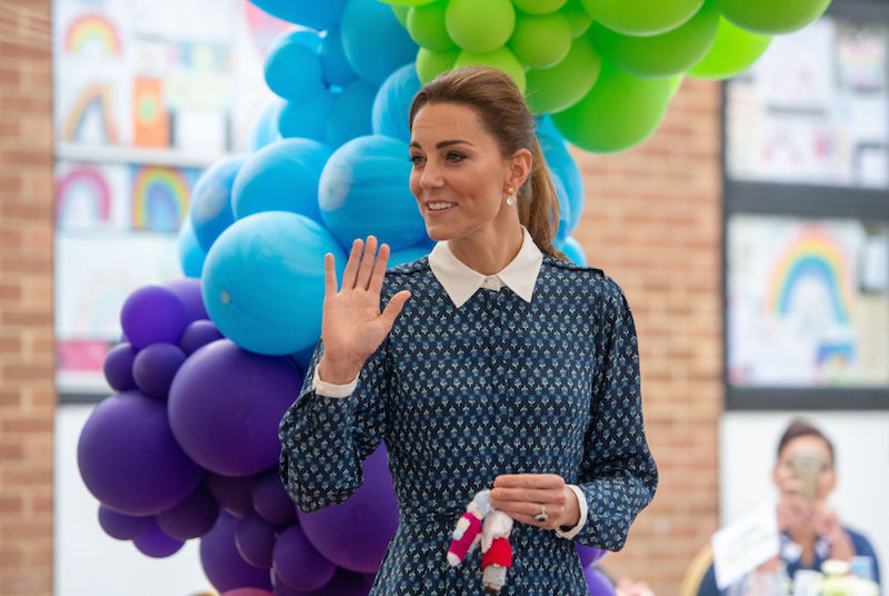 髪をまとめて爽やかに（2020年7月、Ph／GettyImages）