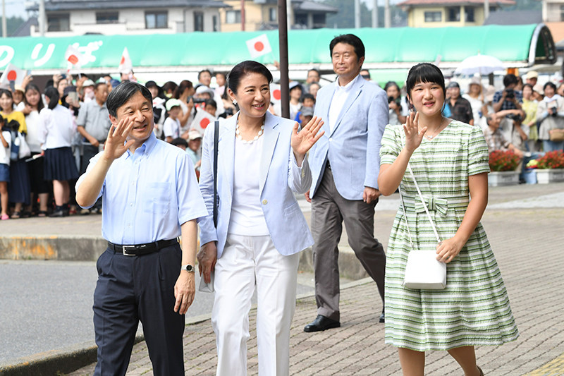 2019年夏2度目のご静養となる那須御用邸ご滞在のため、JR那須塩原駅に到着された際の天皇ご一家