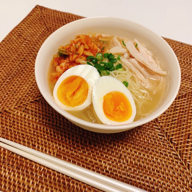 JUNさん考案のコンビニ食材だけで作る「冷麺風糖質ゼロ麺」