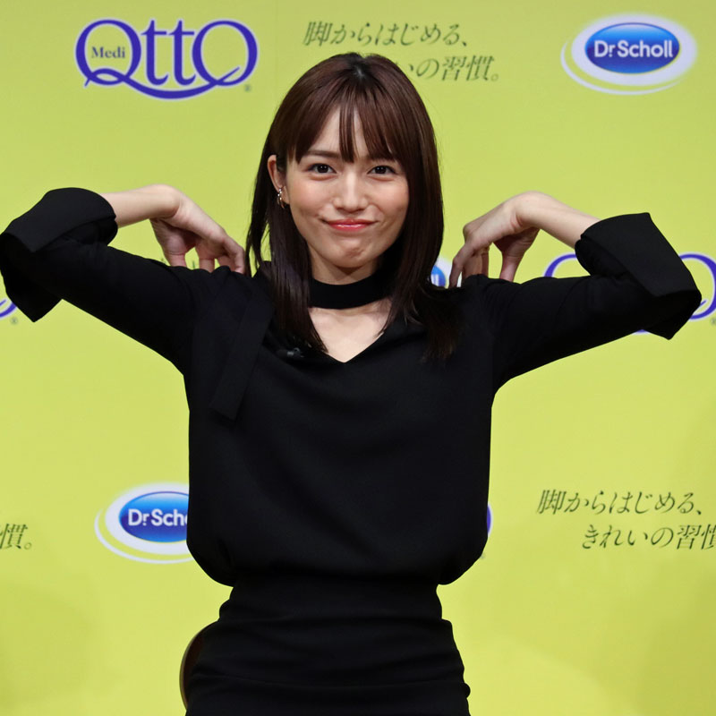 「メディキュット ブランドリニューアル＆新商品 記者発表会」に登壇した川口春奈