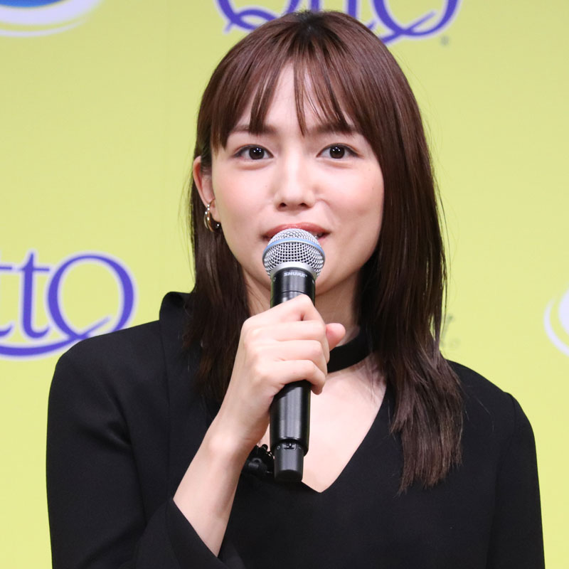 「メディキュット ブランドリニューアル＆新商品 記者発表会」に登壇した川口春奈